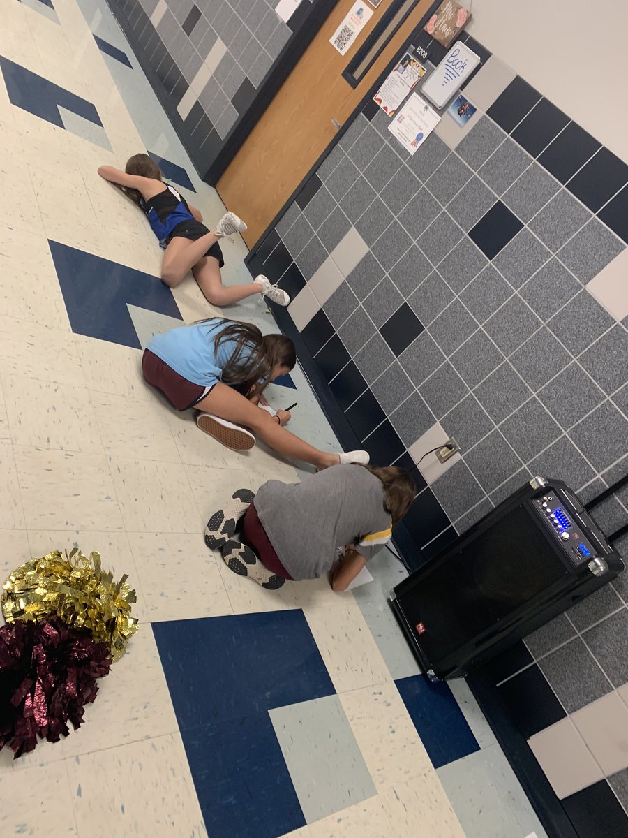 ISMSRankin's tweet photo. A little team building/ bonding during ISMS Cheer practice today! Remembering to encourage our teammates is important!! 🎀♥️📣 @IndianSpringsMS https://t.co/MSWJcut2Sw