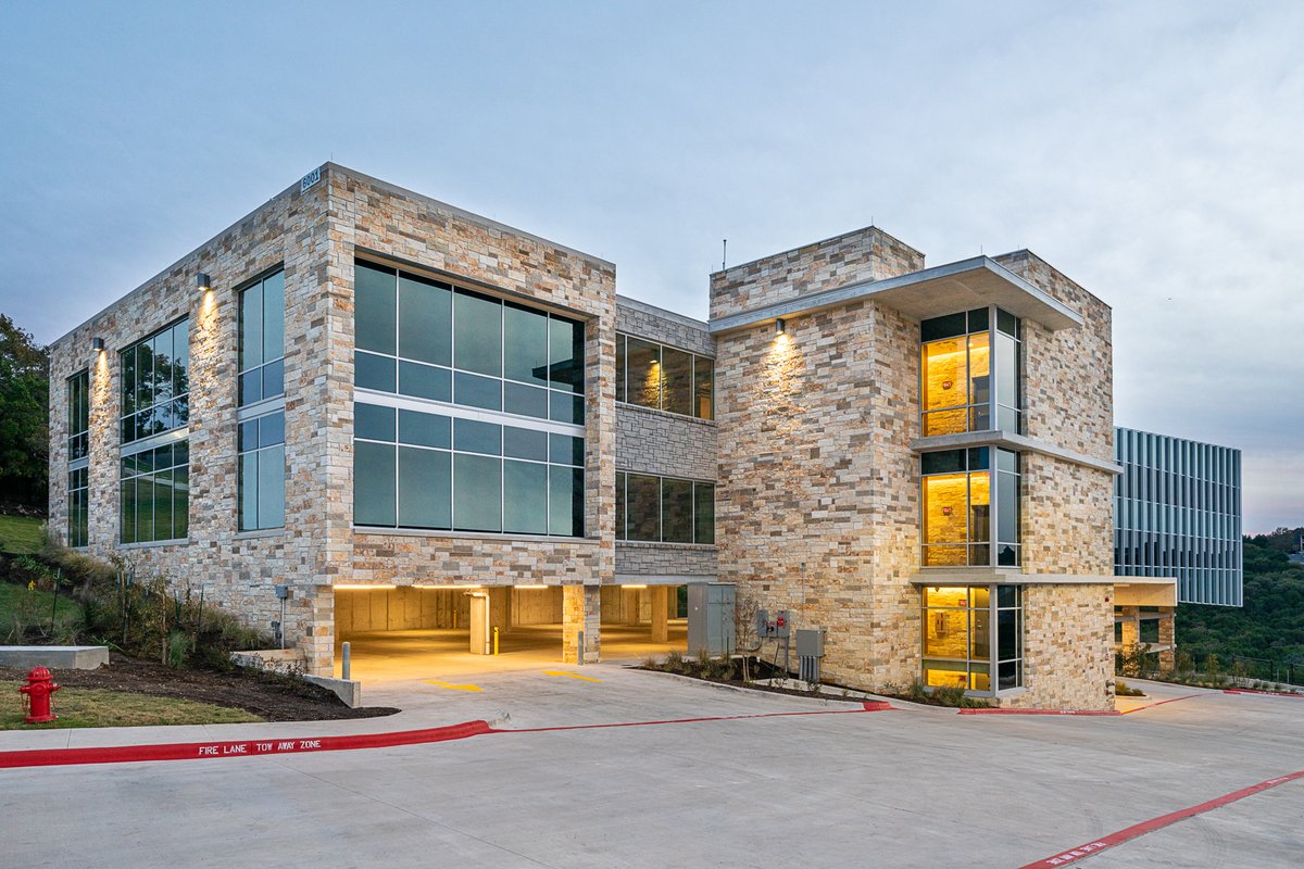 whiteconstcom's tweet image. #WCC is proud to have worked with @view_inc_ on the first Austin-installation of Dynamic Glass on the Davenport 360 project. Dynamic Glass is a cutting-edge product that changes its tint automatically to optimize light, provides HVAC cost savings, and employee health benefits.