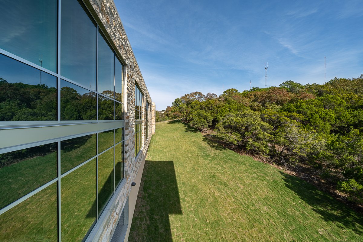 whiteconstcom's tweet image. #WCC is proud to have worked with @view_inc_ on the first Austin-installation of Dynamic Glass on the Davenport 360 project. Dynamic Glass is a cutting-edge product that changes its tint automatically to optimize light, provides HVAC cost savings, and employee health benefits.