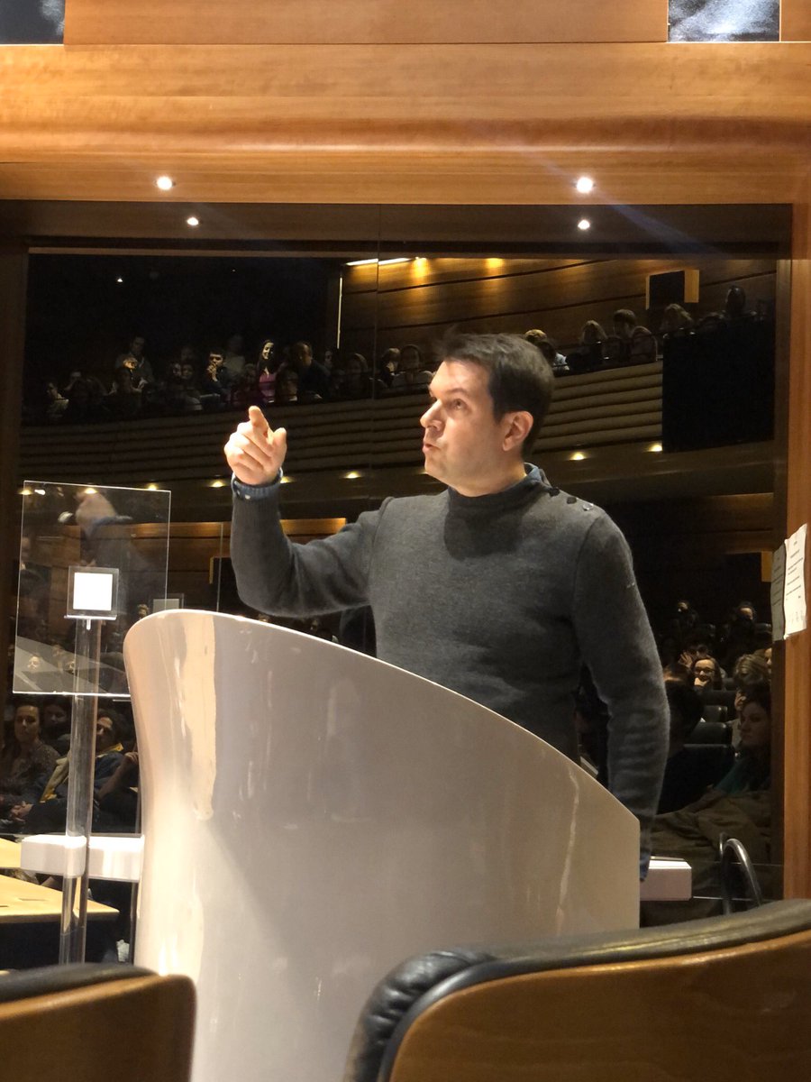 Khayat_Fouad's tweet photo. Quel incroyable #berryer en présence d’@haaaroun ! Des candidats courageux. Des secrétaires de la @ConfBarrParis en super forme. Et des contre-critiques exceptionnelles ! Un pur régal ! Bravo à tous 👏 #Éloquence #Paris #Avocats https://t.co/Ll4agvITGo