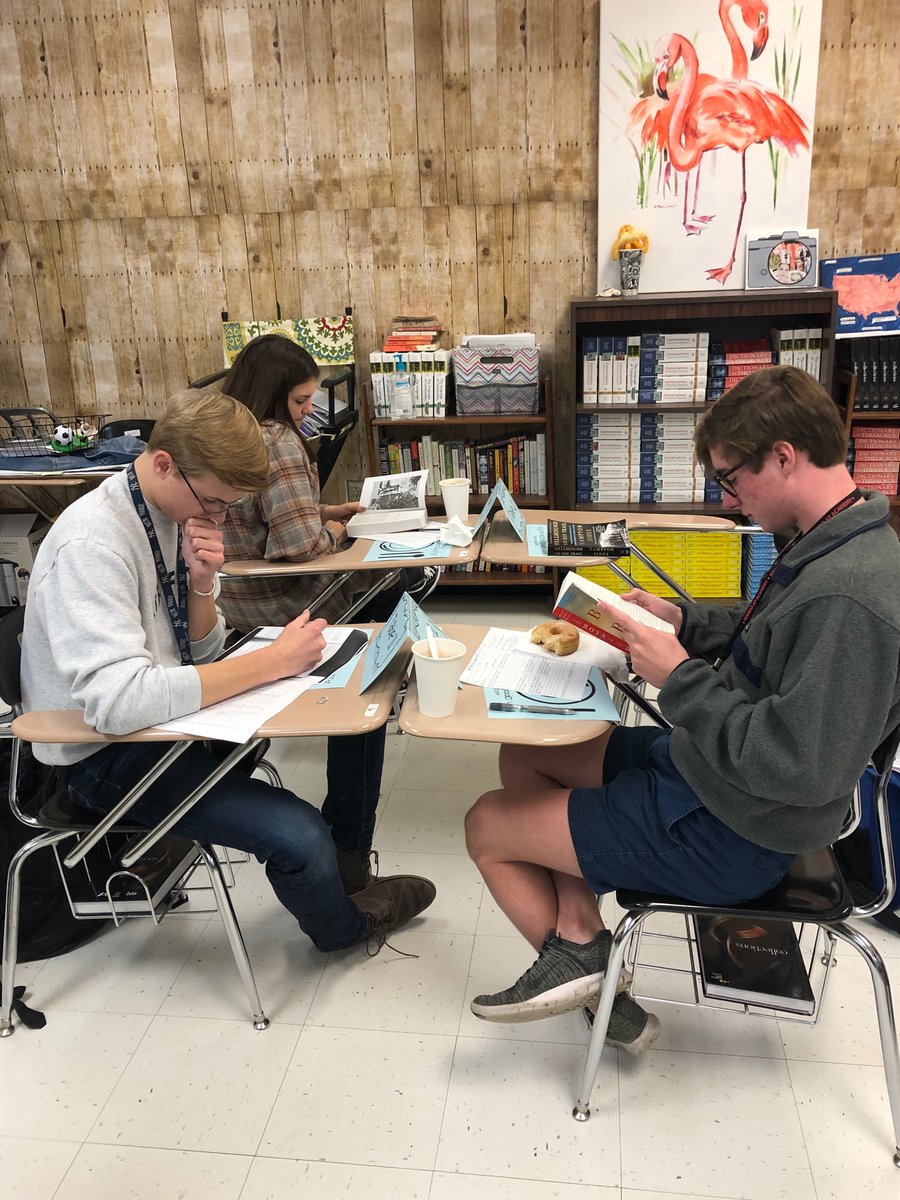 RhetoricFox's tweet photo. Hot Cocoa Book Tasting? Hot Cocoa Book Tasting! @wandohigh @GretchenLooney #aplanglife https://t.co/E6A4QPvF2v