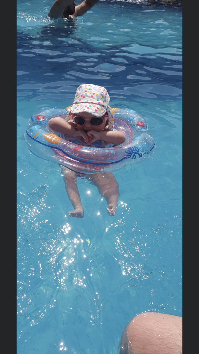 BabyCayde's tweet photo. hi guys long time no speak ! this year I got myself a big bed , grew tiny bit of hair compared to my big cousin who’s got a head of curls #notjealousatall and had fun in Turkey ☀️ but anyway, guess who’s 2 tomorrow !!!! 💗💗💗 peace out bitchez see use when am a whole year older https://t.co/q23V8QaT4z