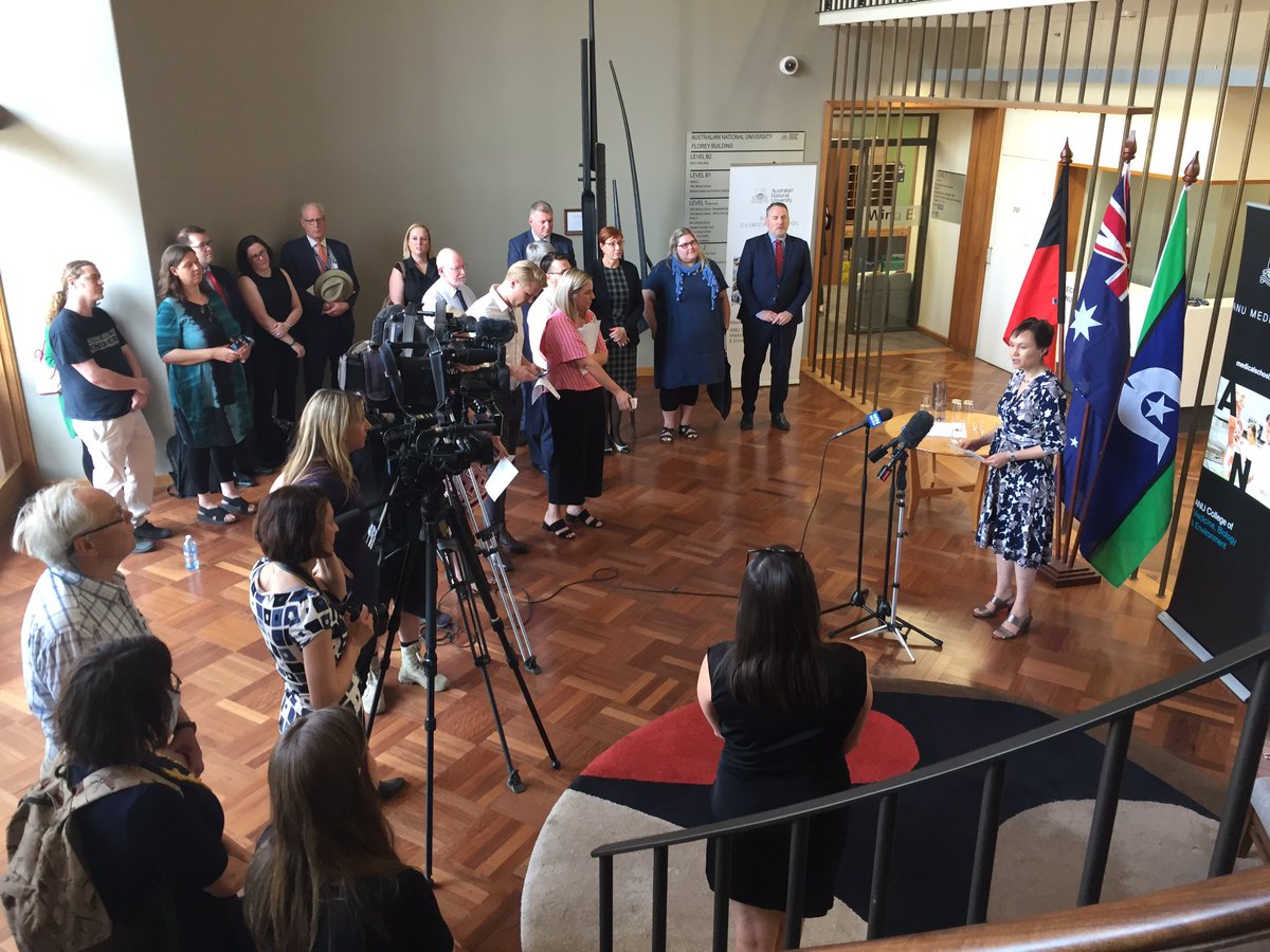 ACTINOSProject's tweet photo. At @ANUMedSchool, @AnnaM_Olsen holding court, releasing a unique report, even in international terms, on the success of the @pilltestingaus approach.
Kicking back, listening to clever folk applaud the hard work of our family, &amp; having others front the press. https://t.co/Gc6PiauiHl