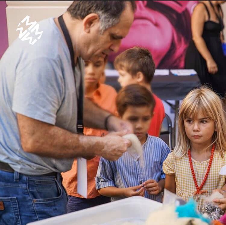 Makey Makey en MÁCFestival gracias a MENUDAMÚSICA. ¿Te gustaría aprender a crear objetos cotidianos sonoros con plantas, frutas y textiles..Y escuchar a qué suenan? Te esperamos el sábado en Museo de Naturaleza y Arqueología <a href="/MuseosTenerife/">Museos de Tenerife</a>