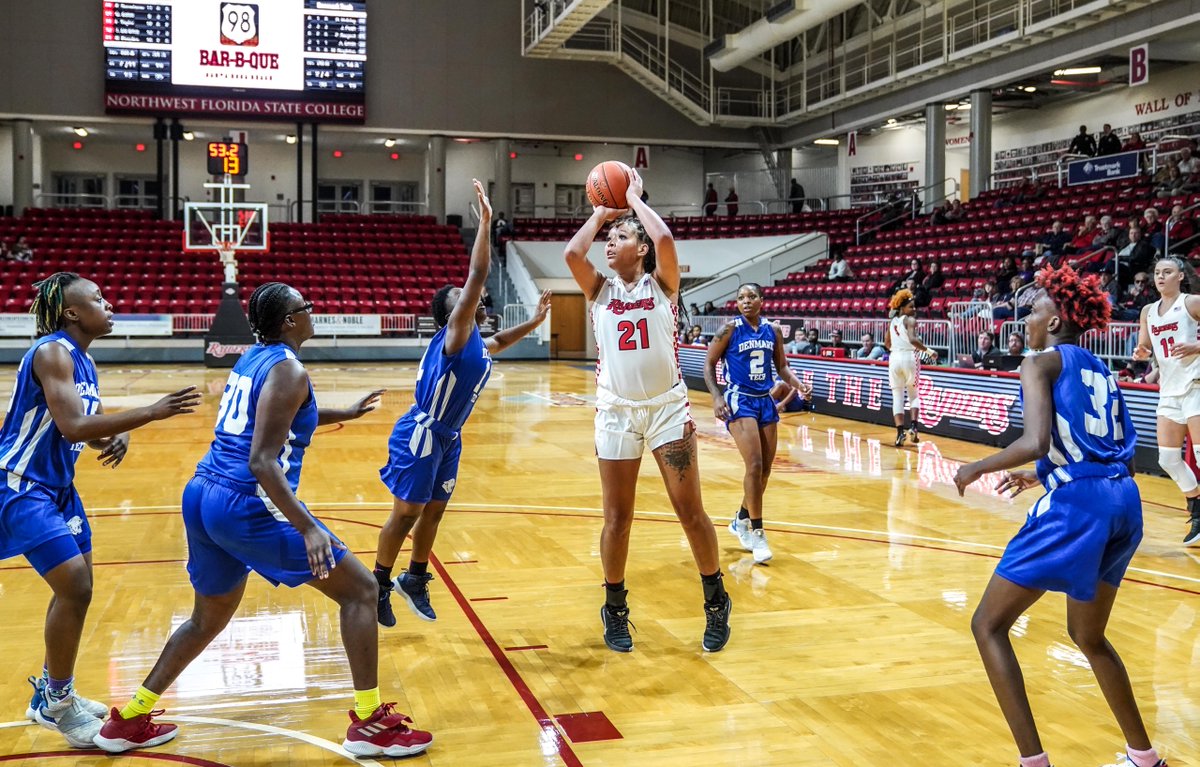 NWFRaiders's tweet photo. 🔥 𝙃𝙊𝙏 𝙎𝙃𝙊𝙏 🔥

Sophomore forward Rayven Peeples ranks #⃣1⃣ in the nation shooting 70 percent from the floor.

#SoundTheSiren https://t.co/gof6K5s9ma