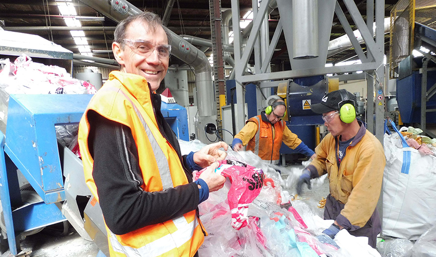 pinkbatts's tweet photo. Now the plastic packaging which Pink® Batts® insulation comes in contains recycled material – and the good news is that recycled material is in fact “used” Pink® Batts® plastic bags. Read more: https://t.co/olKrkmCWYe https://t.co/uEhuGW2lu1