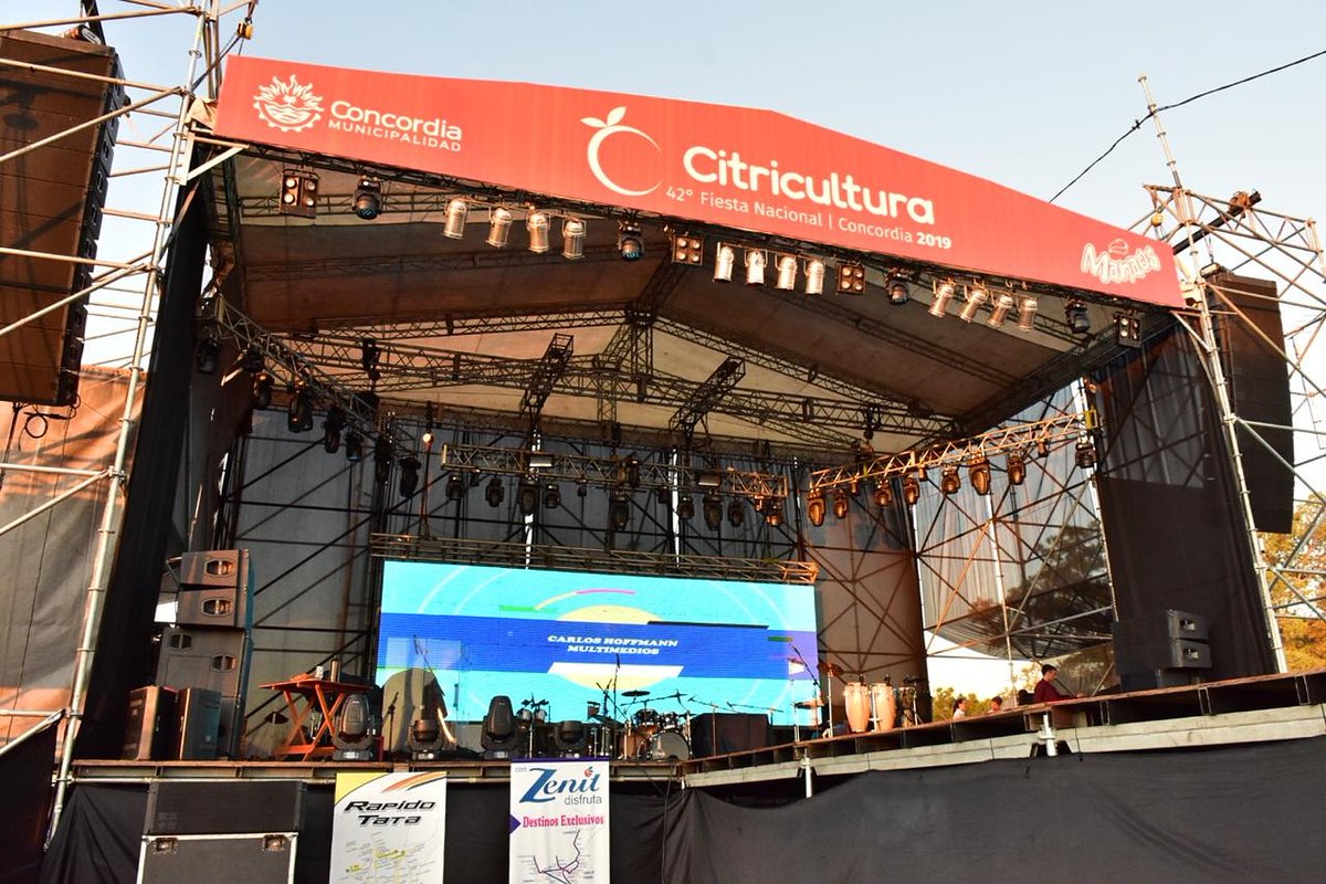Comenzó la última noche de la #FiestaNacionalDeLaCitricultura en el predio  del Centro de Convenciones de #Concordia 

➡️En minutos comienzan los espectáculos artísticos 🎙️💃

➡️Desde las🕚 21 y 30 hs el show de #Soledad y el  luego sorteo del auto 0Km 🚗

#CompartiConcordia