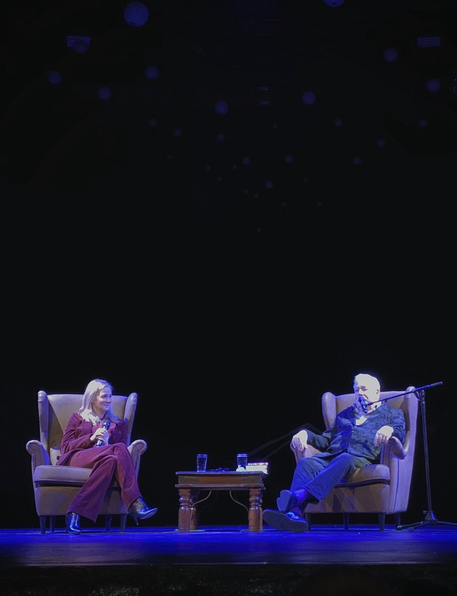 Like spending an evening with your warmest and wittiest friends. Thank you @ArmisteadMaupin and Laura Linney for a lovely evening <a href="/_bridgetheatre/">Bridge Theatre</a>