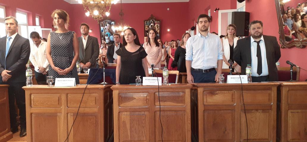 BloqueJunin's tweet photo. #Ahora en el Salón Rojo para participar de la jura de los nuevos concejales y concejalas del #HCDJunín https://t.co/KNOiC2jggt