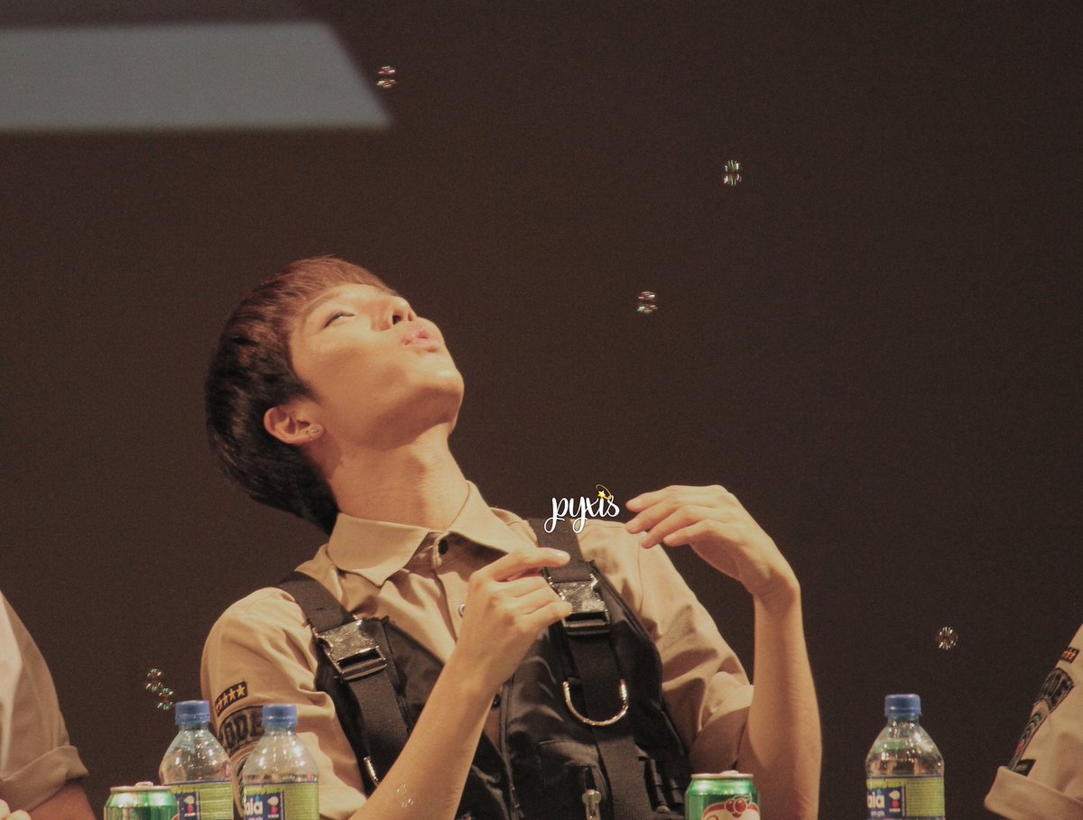 pyxismandy_'s tweet photo. ~#HQ | 17112019 🌠
💫 Spectrum Meet &amp; Greet in Brazil.

💫 Goiania, Brazil.

💫 동규 + 기포 ✨

💫 Donggyu with my bubbles ✨

#SpectrumEmGoiania #SpectrumnoBrasil #SPECTRUM
#pic #lantana @spectrum_0510 https://t.co/8tRftTavce