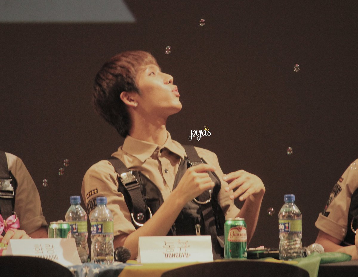pyxismandy_'s tweet photo. ~#HQ | 17112019 🌠
💫 Spectrum Meet &amp; Greet in Brazil.

💫 Goiania, Brazil.

💫 동규 + 기포 ✨

💫 Donggyu with my bubbles ✨

#SpectrumEmGoiania #SpectrumnoBrasil #SPECTRUM
#pic #lantana @spectrum_0510 https://t.co/8tRftTavce