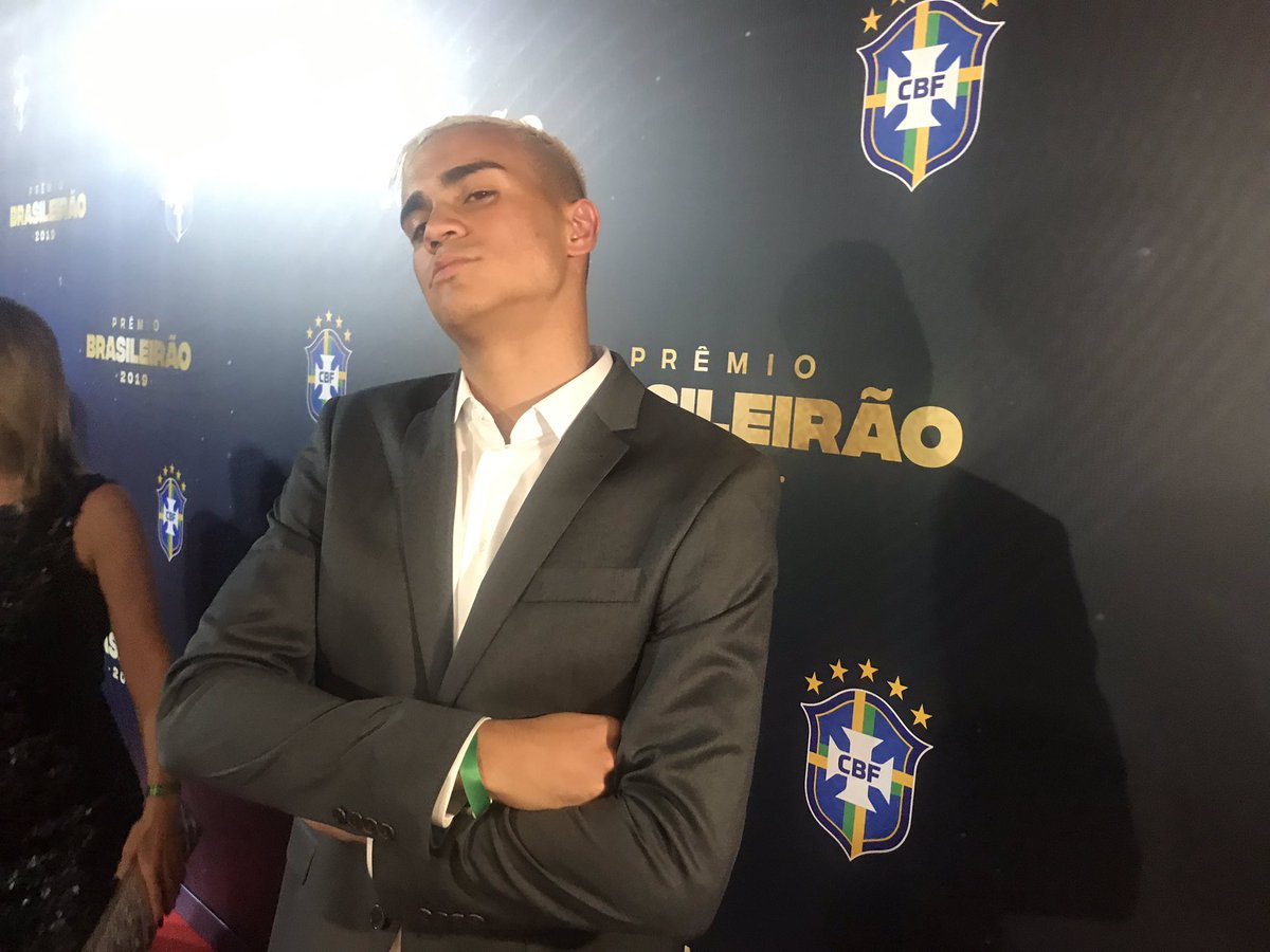 Flamengo's tweet photo. O cria tá como? 😂 BRABO! #PrêmioBrasileirão https://t.co/m4anmtuFZX
