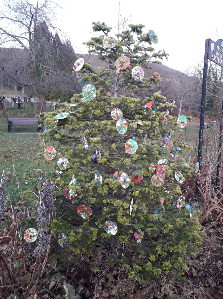 MachenPta's tweet photo. The Machen and Lower Graig-y-Rhacca christmas trees are now decorated with decorations made by children from @machenprimary and looking very festive indeed 🎄 thank you to all our helpers #CommunityTree https://t.co/AvD35cVMjf