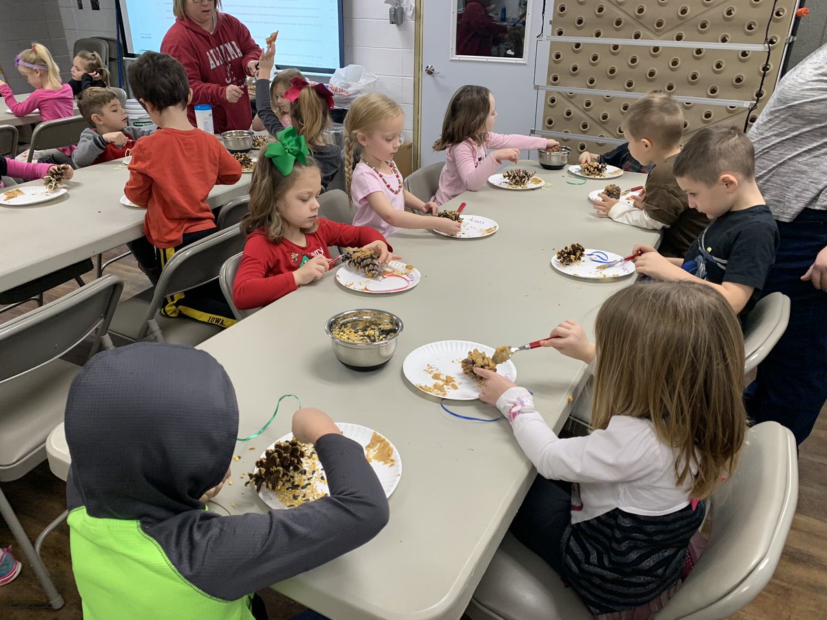 misshaleyj17's tweet photo. We made bird feeders this morning in our gardening class. I love the experiences our 4 year olds get here! #GCBgreatstart https://t.co/onQJcV5r6D