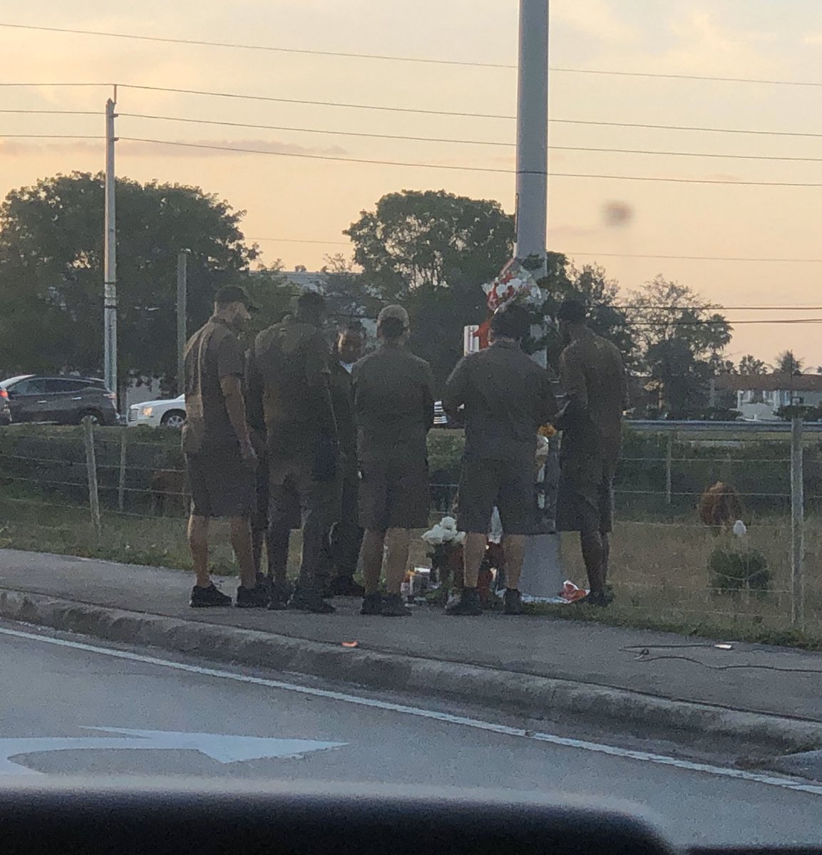 OfficialJoelF's tweet photo. Several UPS workers stopped by the shooting scene in Miramar to pay their respects to Frank Ordonez. Workers across the nation also paused their deliveries at 5 PM for a moment of silence 🙏🏼 (📷: @0061989) https://t.co/SlcdYgRjMY