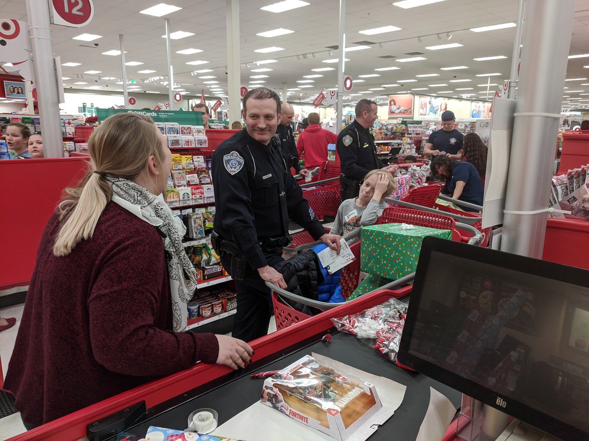 Meggie_LS's tweet photo. Tonight T2557 hosted the Blue Ash PD and Fire Departments for Target's annual Heroes &amp; Helpers event. Thank you APTL Sam for spearheading this awesome event for the community! @Teeeeedra @Hannah4Target @DanJensen411 @kelsienoe https://t.co/ThAMcw1UK0