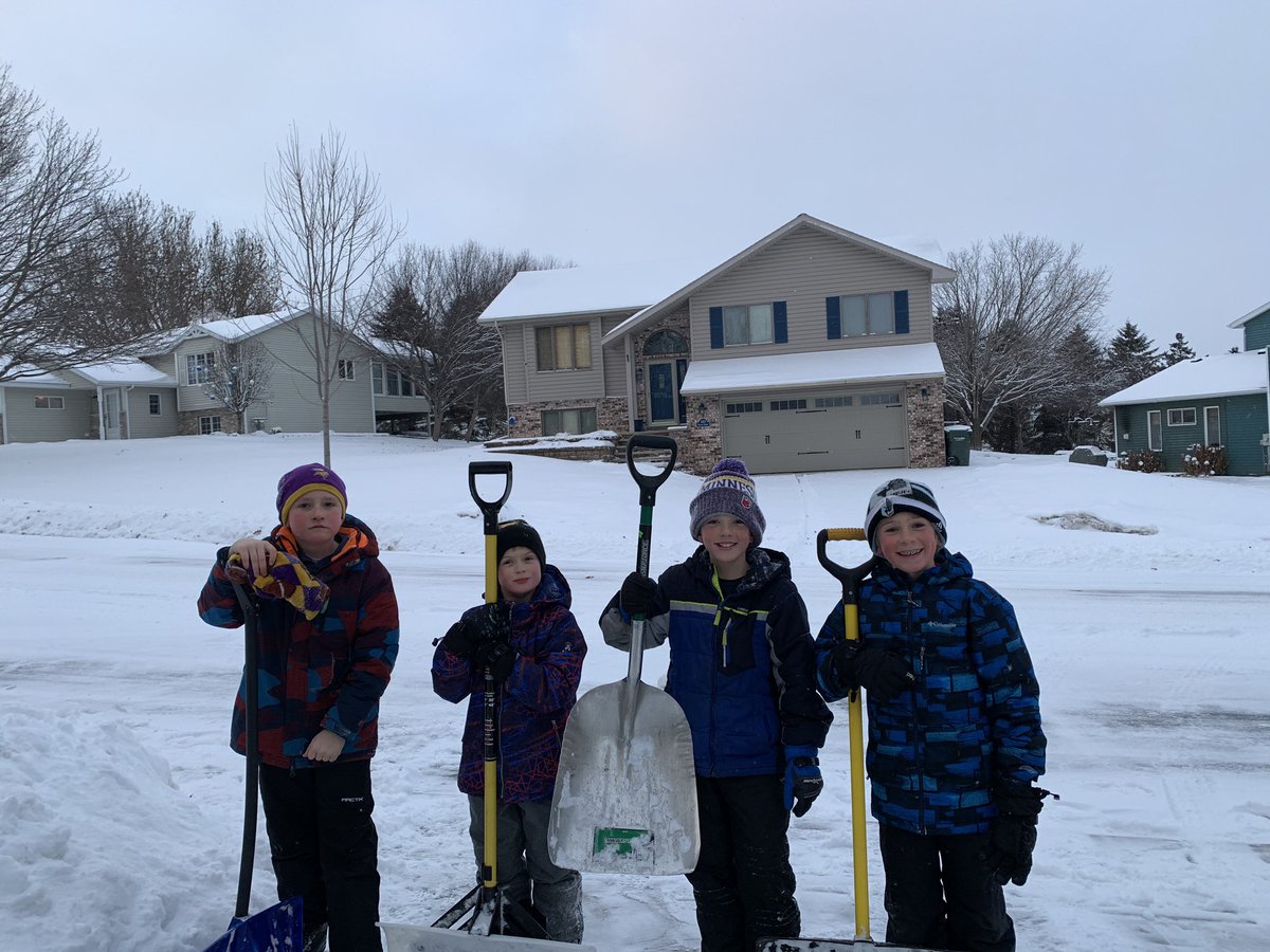 Removing snow and these 4 show up randomly helping out around the neighborhood.  @ByronBears I’d say we’re doing pretty well at the 6 C’s.  #PoundTheStone #ByronProud #BISSTARS