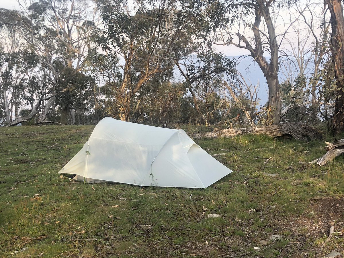 Another clear morning in the Victorian Alps. Thank god we are currently untouched by fire although the track ahead is still closed by a fire that was extinguished (by the blizzard!!!) last week. May hafta backtrack and hitch round to my next food drop at Hotham. Decisions.  #AAWT