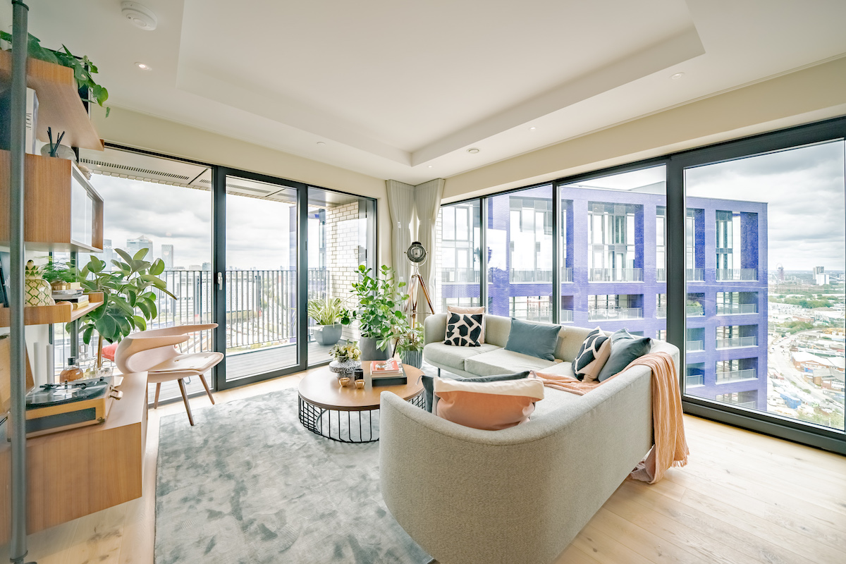 WinHomeLondon's tweet photo. Fancy winning an apartment in London worth £695,000 (€815,000) for €100? That's what @clubrossie are giving one lucky person the chance of winning😀Get your ticket &amp; you could be the owner of a luxury apartment on London City Island! Find out more 👉🏼 https://t.co/7fox2oOoKW https://t.co/JEKIoJwNNN