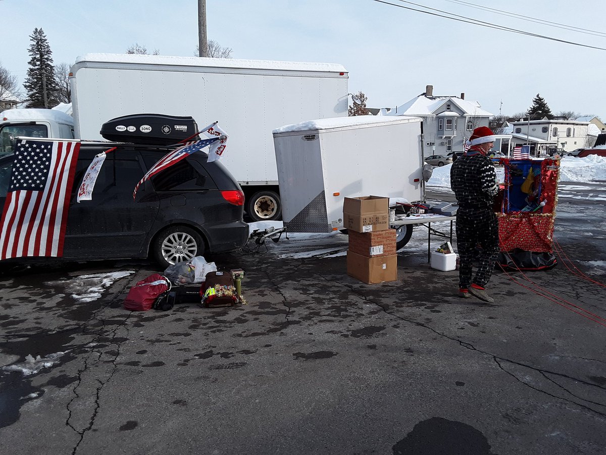 XtremeLifestylz's tweet photo. Event setup and shenanigans 

#medalmonday #mondaymotivation #motivationmonday #pathfinderrucktraining #jtmruckclub #goruck #fitfam #fitspo #fitspiration #fitness #gym #training #ruckingred #ruckingchallenge #discipline #motivation #dedication #toysfortots #charity #christmas https://t.co/jIzLVFa7YS