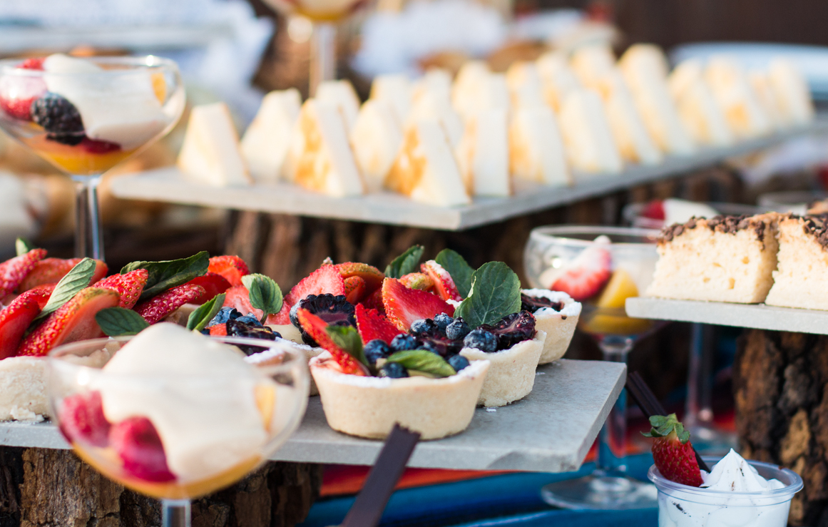 SunscapePVR's tweet photo. The best things in life are sweet! 😋 Today we celebrate #NationalPastryDay with these wonderful treats. 
Simply delicious! 🧁🍰 #HapyMonday! https://t.co/LlINsUnG8K