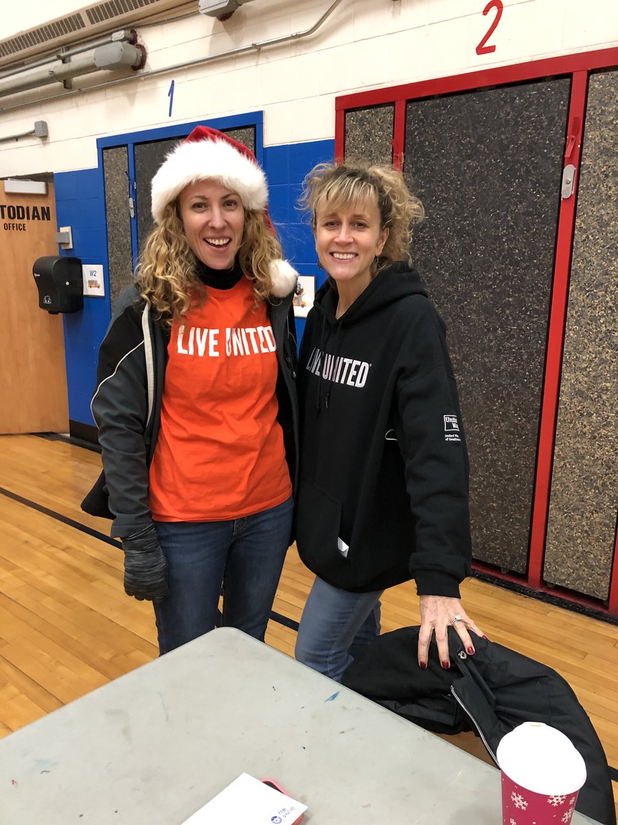 norwichps's tweet photo. What a great night of volunteers at the December Mobile Food Pantry at Wequonnoc   Elementary School. Thank you to everyone for such a great job! 
#WeAreNorwich 
#NPU
#Kelly Middle School Staff
# NPU staff
#UCFS Staff https://t.co/ufzgoYpfgq