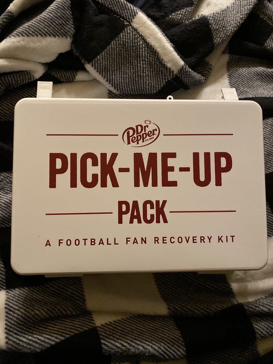 ATLDrPepperGuy's tweet photo. Excited these finally came. I ordered 2! One for keeps, the other to use and enjoy. Contents include Of course, @drpepper 🥤, turf scented candle 🏈, Dr Pepper scented tissues 🤧 &amp; Chocolate bar 🍫, #PickMeUpPack #DrPepper #PepperPack #BrandAmbassador #alwaysjosh https://t.co/VglnCxAe50