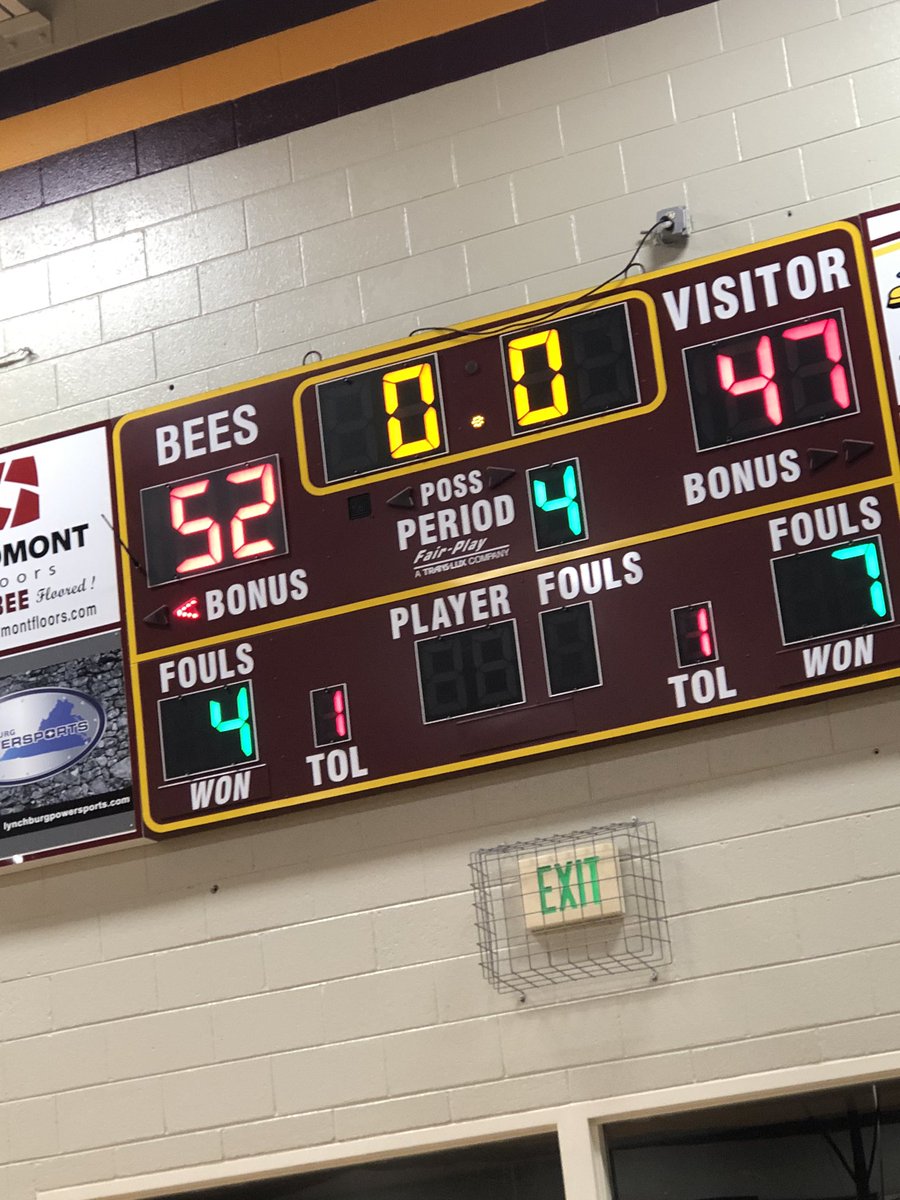 THESWARM2018's tweet photo. GOOD GAME BOYSSS!!!! Beating Liberty High School 52-47!! #comebackszn ❤️🐝💛 https://t.co/bf613X6ZIP