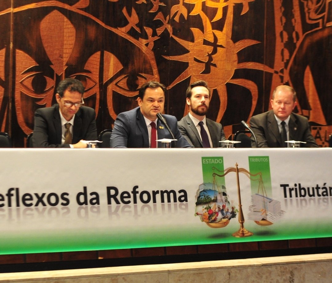 Abrasf's tweet photo. Em audiência pública promovida pela Assembleia Legislativa do Paraná, nosso presidente e secretário municipal de Finanças de Curitiba (PR), @vitorpuppi, defendeu uma reforma tributária justa para os municípios🇧🇷.
📷 Dálie Felberg/Assembleia
#ReformaTributaria #Abrasf https://t.co/FBRaBCmAT1