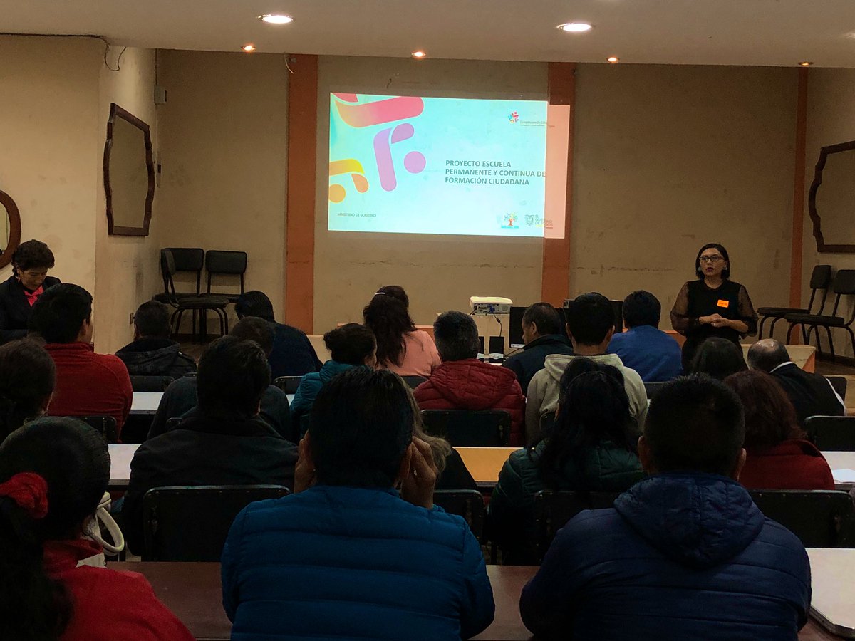 #Cuenca | <a href="/xaesma/">Xavier Martínez Guillén</a>, gobernador del #Azuay inaugura el “Seminario de liderazgo para formar líderes y lideresas del sector artesanal”, que busca fortalecer capacidades políticas y conocimientos  a los artesanos del Azuay. 

<a href="/Lenin/">Lenín Moreno</a> 
<a href="/mariapaularomo/">María Paula Romo</a> 

#GobiernoEnTerritorio