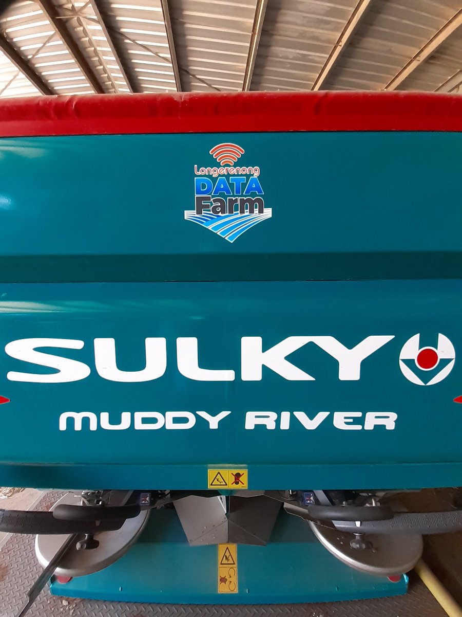 Branding the machinery at <a href="/LongyCollege/">Longy College</a>. #oconnorsfm #DATAFarm #POLARIS <a href="/CaseIHAus/">Case IH Australia</a> <a href="/muddyriver_ag/">Muddy River</a>