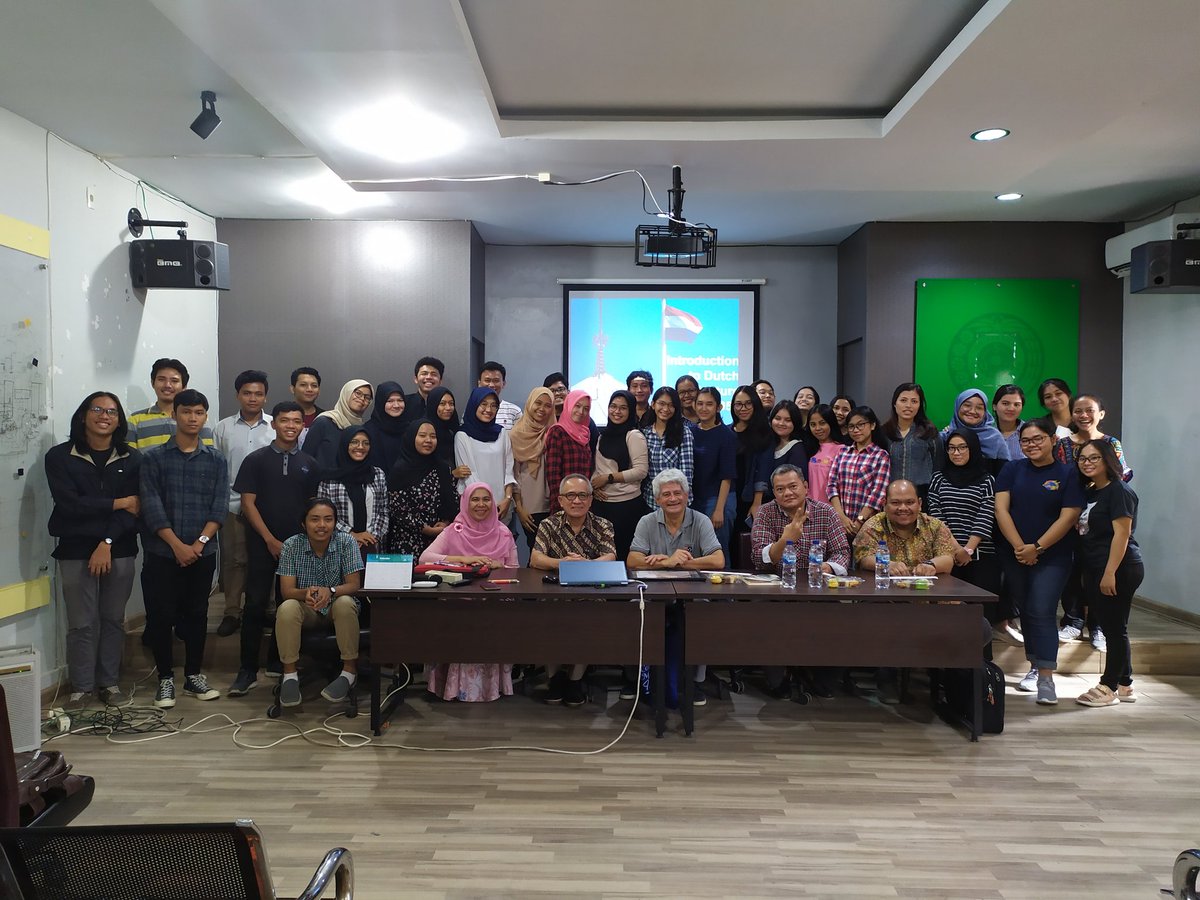 hpmaki's tweet photo. Gastcollege op Fakultas Teknik jurusan Arsitektur Univrrsitad Sumatera Utara (#USU)
Topic: #Arsitektur Perkembangan die Belanda (1900-1950) https://t.co/yhlc8JrPjr