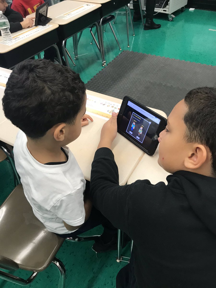 kjcharris's tweet photo. Day 1 of CS Ed Week. Buddy Coding - students working as facilitators to help their younger peers problem solve. 👩🏽‍💻💻🕹@ps90_q @learningdrive @CSforAllNYC @District27NYC @QSNYCDOE @NYCSchools @DOEChancellor https://t.co/4vAsQbqloI