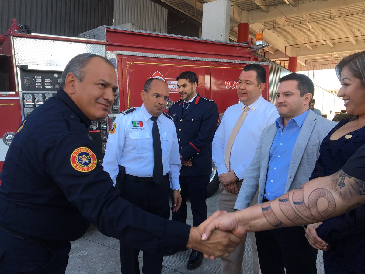 JDBConvInt64's tweet photo. Finalmente, los Comandantes de los cuerpos de bomberos beneficiados, recibieron el equipo y la motobomba que llegarán a diferentes municipios para fortalecer la respuesta de servicios de emergencia. https://t.co/kzm816dN14