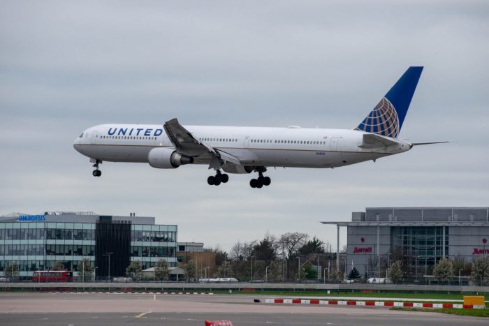 simple_flying's tweet photo. United Airlines Operates Extra Special “North Pole” Flight https://t.co/JNY1b9Wjou #bookunitedpremiumeconomy #Fantasyflights #unitedairlines https://t.co/bHGY33nCxk