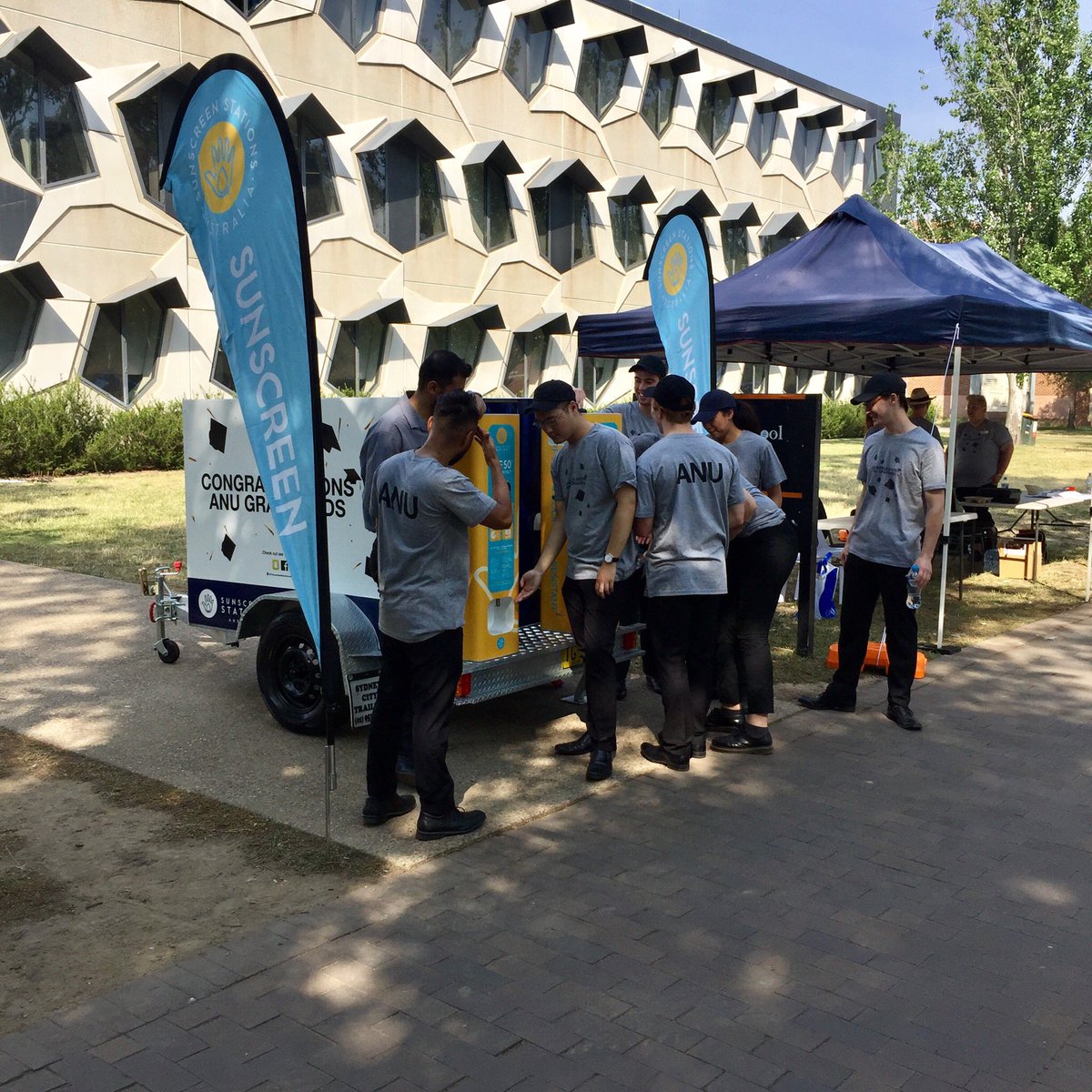 SunStationsAus's tweet photo. @ourANU embracing our innovative sunscreen stations at its 2019 Graduation Ceremony 👨‍🎓👩‍🎓📚🎓

#ANU #ourANU #graduation #sunscreenstations #sunscreen #SlipSlopSlap #SPF #sunsafety https://t.co/CbHyu32nfR