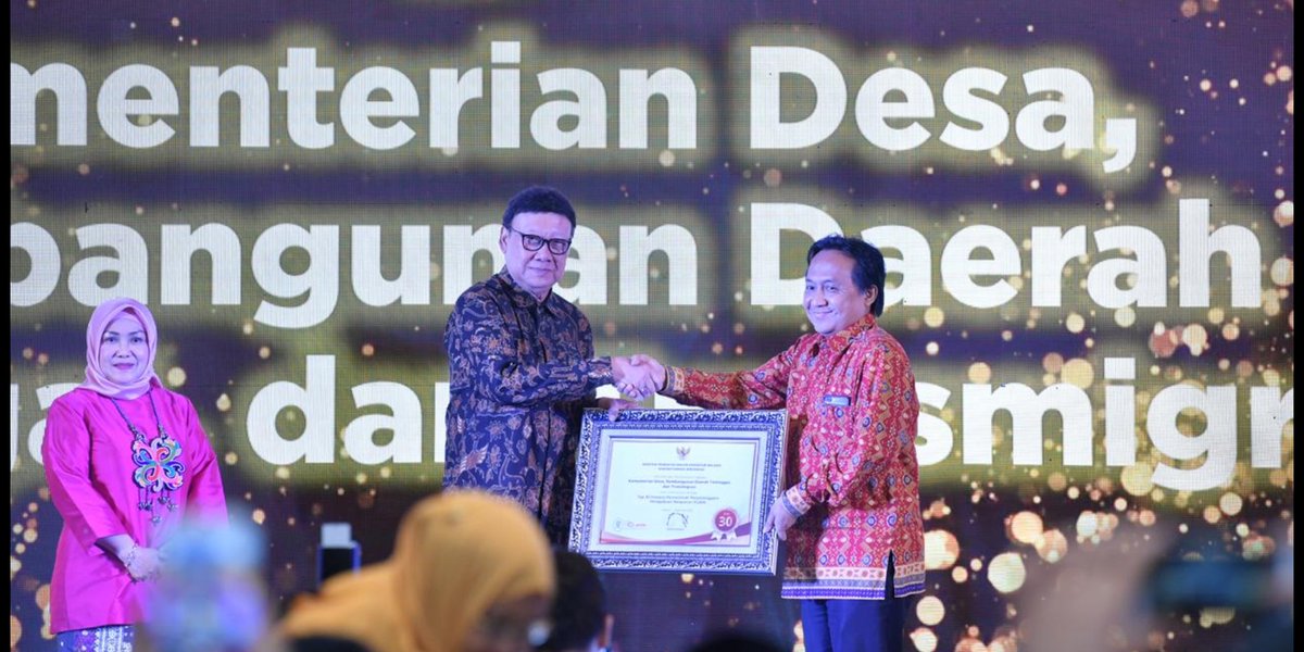 Selamat kpd Kementerian Desa PDTT yg setelah masuk Top 30, malam hari ini masuk Top 10 dan juara 1 kategori PENGELOLA DENGAN PENDORONG PERUBAHAN TERBAIK 2019.

Semua ini dpt terjadi krn komitmen yg kuat dan kerja keras dari seluruh Pegawai Kementerian Desa PDTT.

Pertahankan!!!!
