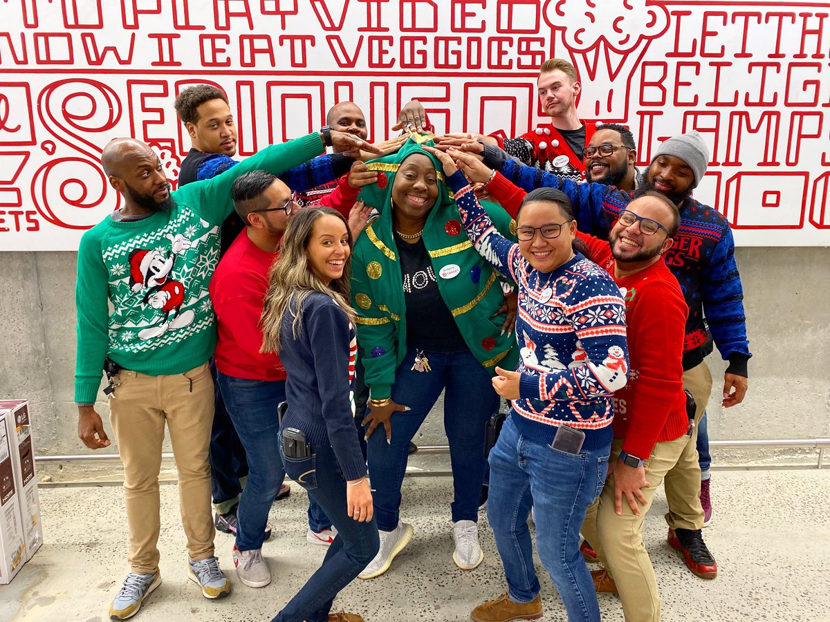 TargetHay's tweet photo. Ugly Holiday Sweater Day in TriBeCa 🎯 #T3229 https://t.co/0vMRPrcfUV