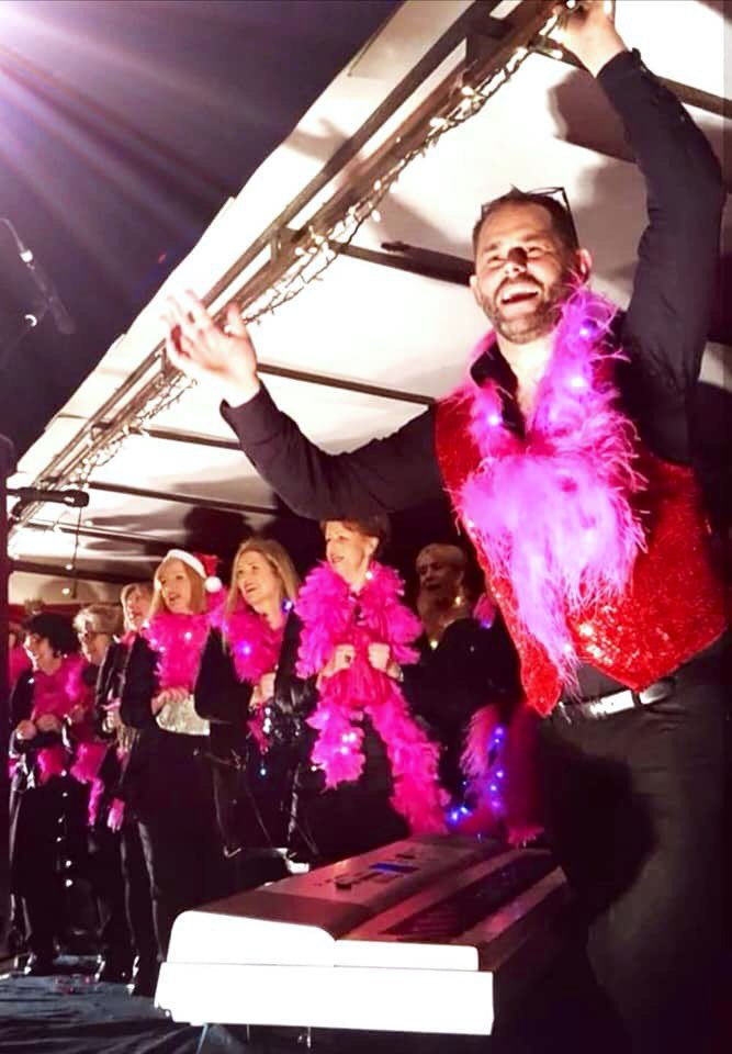 HandbagHarmony's tweet image. Gig date: Saturday 28th December @AlexandersLive Call now for early bird discount tix only £8 tel:01244 401402 We’ll bring the party to you #PostChristmas #partytime @MarysProud  @ShitChester @Chester01244 @wearechester @CH1Chester