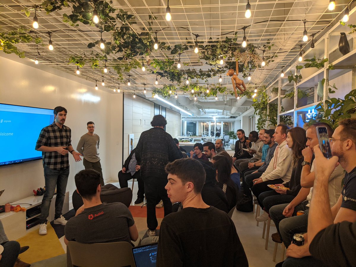 NoelKM's tweet image. Let the #nodejsinteractive week begin! We are out here at Open Source Montréal kicking off with @ruyadorno from npm welcoming us 🎉 🍻 w/@npmjs @redhatopen @msdevCA 💖