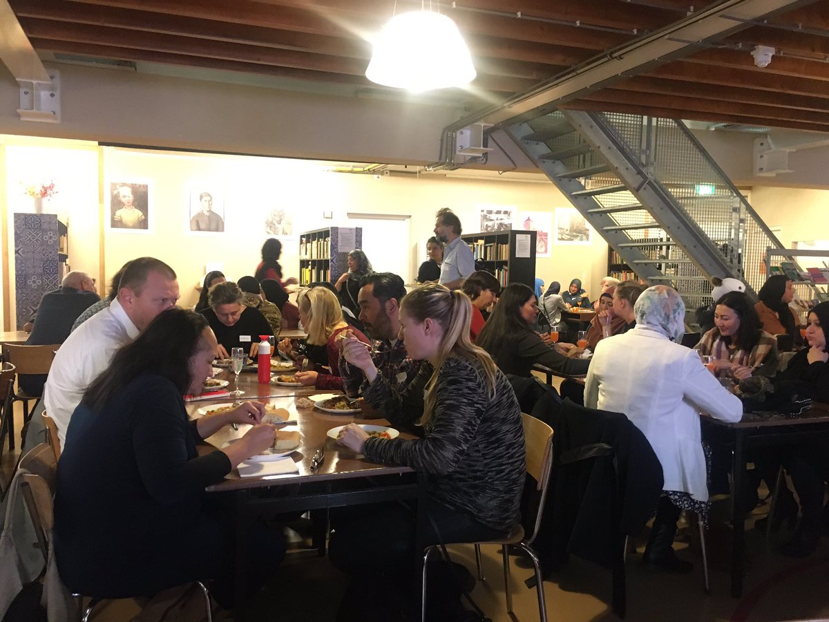 Het Meedenk diner is geopend!
Tijdens de week van onderwijskwaliteit denken 100 ouders mee hoe deze crisis in onderwijs te lijf te gaan.
Wij mochten deze avond mee vormgeven.  <a href="/JokeMiddelbeek/">Joke Middelbeek</a>