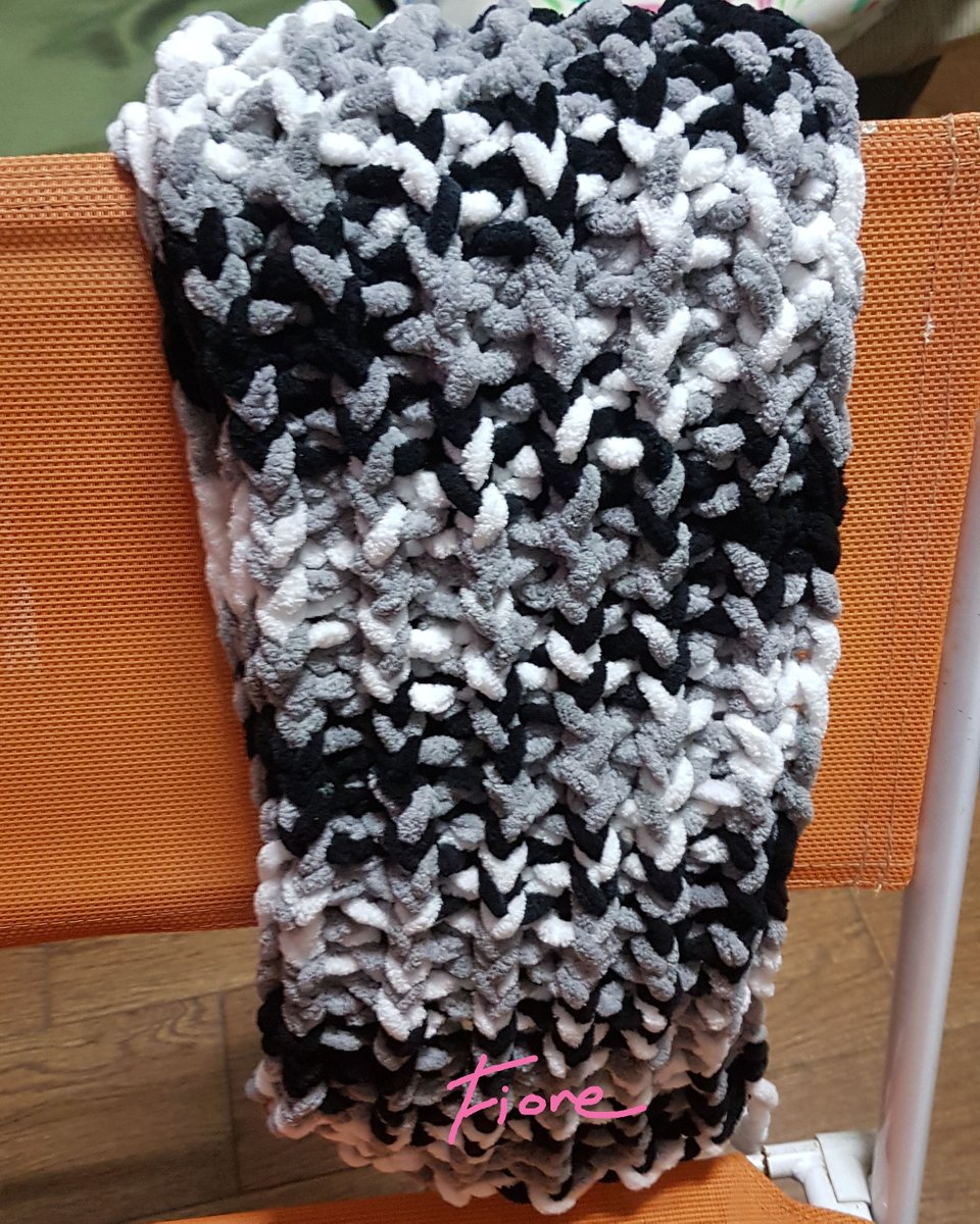 SecretosdeFiore's tweet photo. Bufanda amorosa #tejer #knitting #loomknitting #telarcircular #bufanda #cozyscarf #scarf #handmadebyme #hechoamanopormi #secretosdefiore https://t.co/LZ0HasEs1x