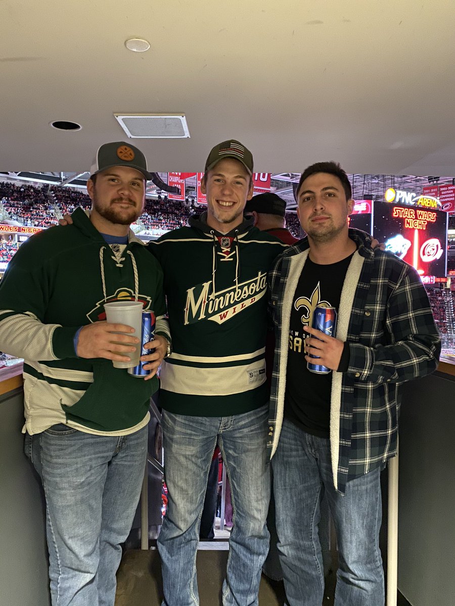 ricks_drivin's tweet photo. Turns out hockey and the NHL are awesome. #taketheglovesoffboys https://t.co/wTLCTvz9l4