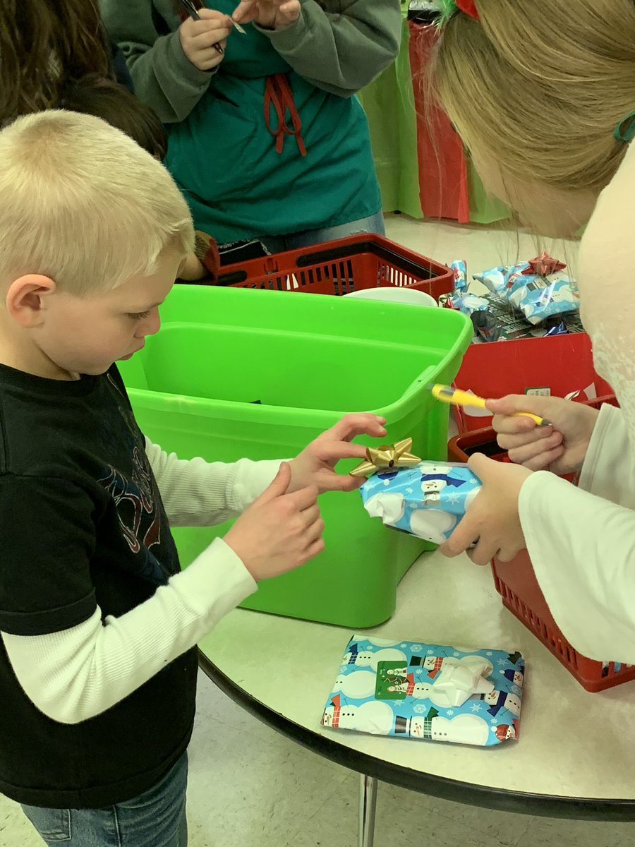 heatherharmon7's tweet photo. Another great trip to Little World @HHSMountaineers. These guys had a great time shopping for their families, and their elves were the perfect helpers! #EESoars https://t.co/tvVCmaxuI5