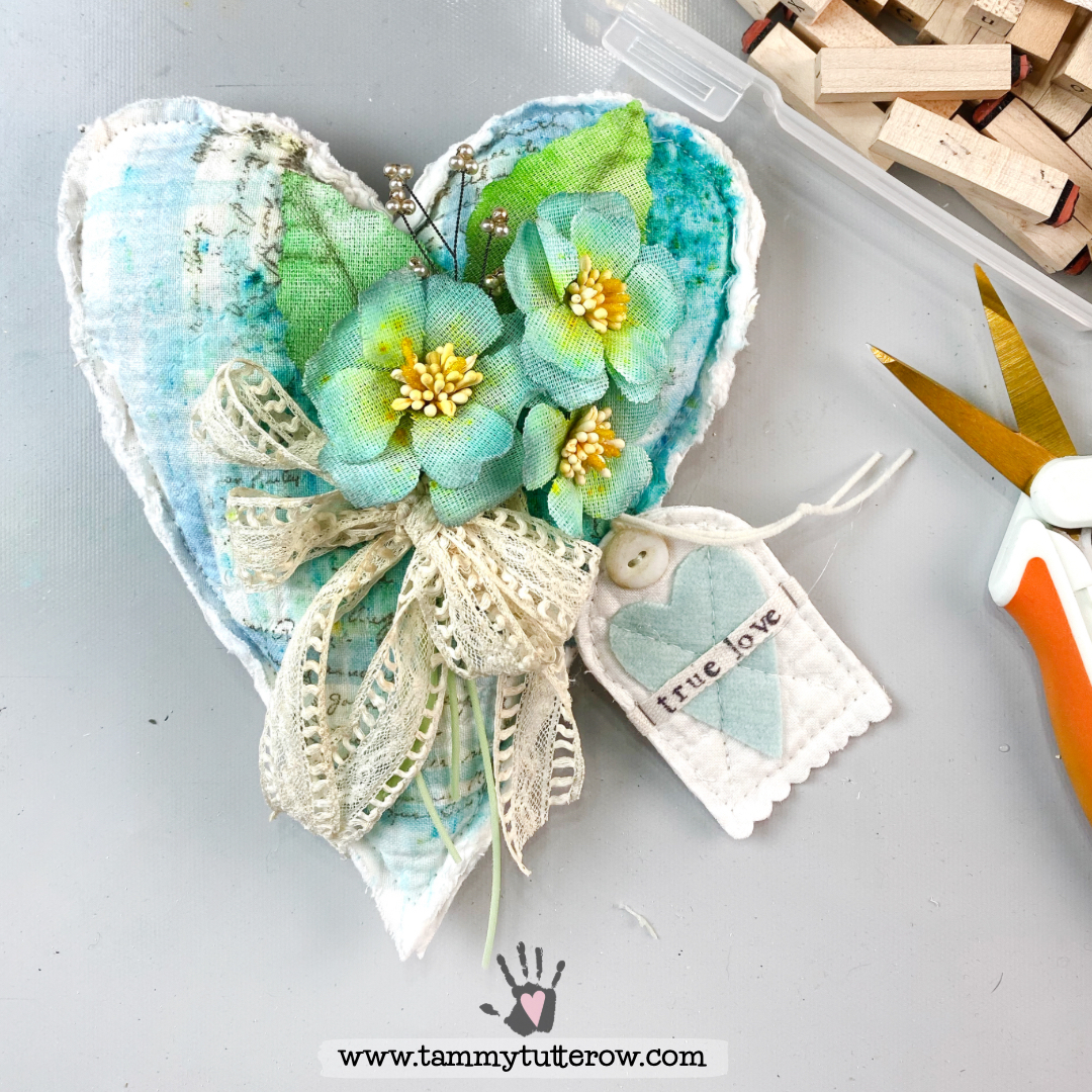 tammytutterow's tweet photo. Its been a very good day in my studio. My heart is full from the joy of creating. ❤️

I'll share supplies and a tutorial for this lovely on my blog soon. https://t.co/wBHgq0Zuod