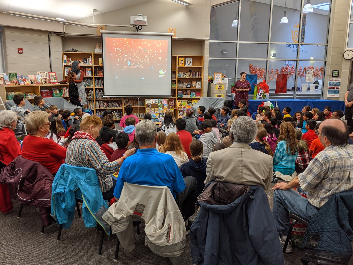 ldhmrlind's tweet photo. Part 3 of this initiative happened this morning with gift giving, carolling, and snacks. Lots of snacks! Congrats to all students involved. #happyholidays 🎅🤶🎄🎁 https://t.co/9OEleCeYN7