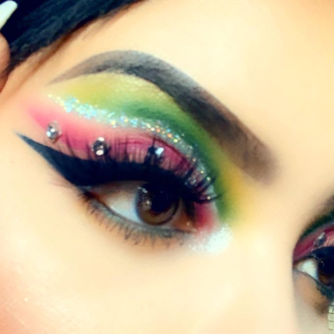 What happens when you have the #ConspiracyPalette and #jeffreexmorphe  in front of you while talking<a href="/tag/conspiracypalette"class="tags">#ConspiracyPalette</a><a href="/tag/jeffreexmorphe"class="tags"><span>#jeffreexmorphe</span></a>