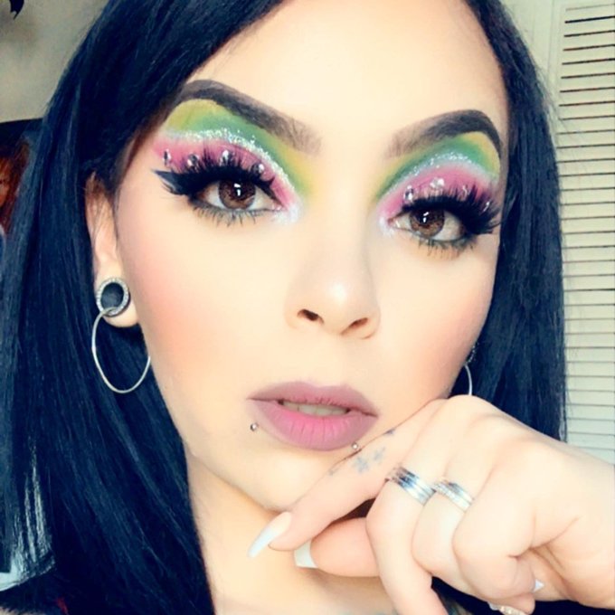 What happens when you have the #ConspiracyPalette and #jeffreexmorphe  in front of you while talking<a href="/tag/conspiracypalette"class="tags">#ConspiracyPalette</a><a href="/tag/jeffreexmorphe"class="tags"><span>#jeffreexmorphe</span></a>