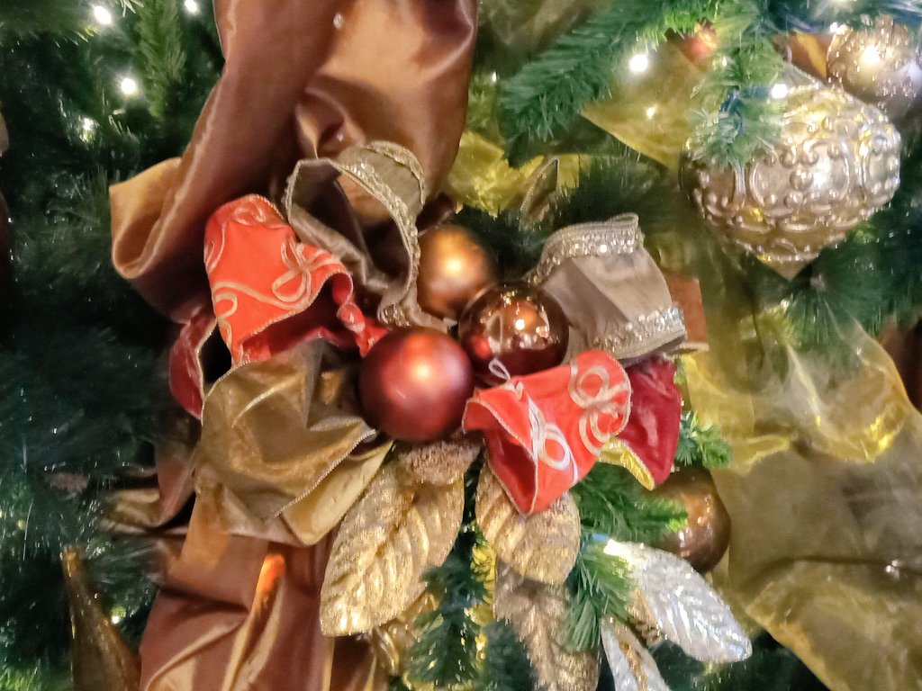 CAMontgomery1's tweet photo. 2/2 #HolidayDecorations #ChristmasTrees @unionstationla #DowntownLA #DTLA  #ChristmasBalls #TrimATree #GoldBoxes #RedBoxes  #GoldPoinsetta #RedRibbon #GoldRibbon #MyDayInLA #LargeWireOrnaments #HolidayDecorations 🎄⛄💮🎉🎶😎 https://t.co/W785upaGAv