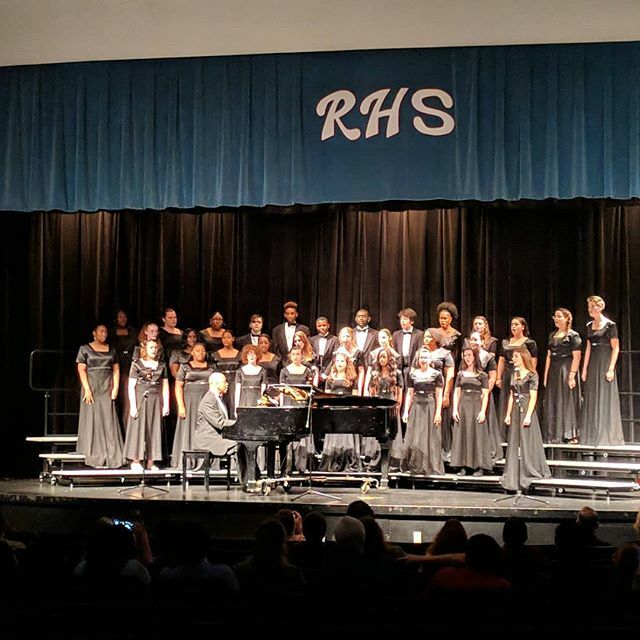RockledgeMusic's tweet photo. Chorus on stage for their annual Winter Concert! https://t.co/ROImsqD207 https://t.co/s1RlD7gGWr